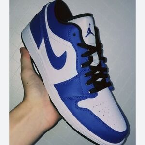Nike Men's Blue and White Sneakers